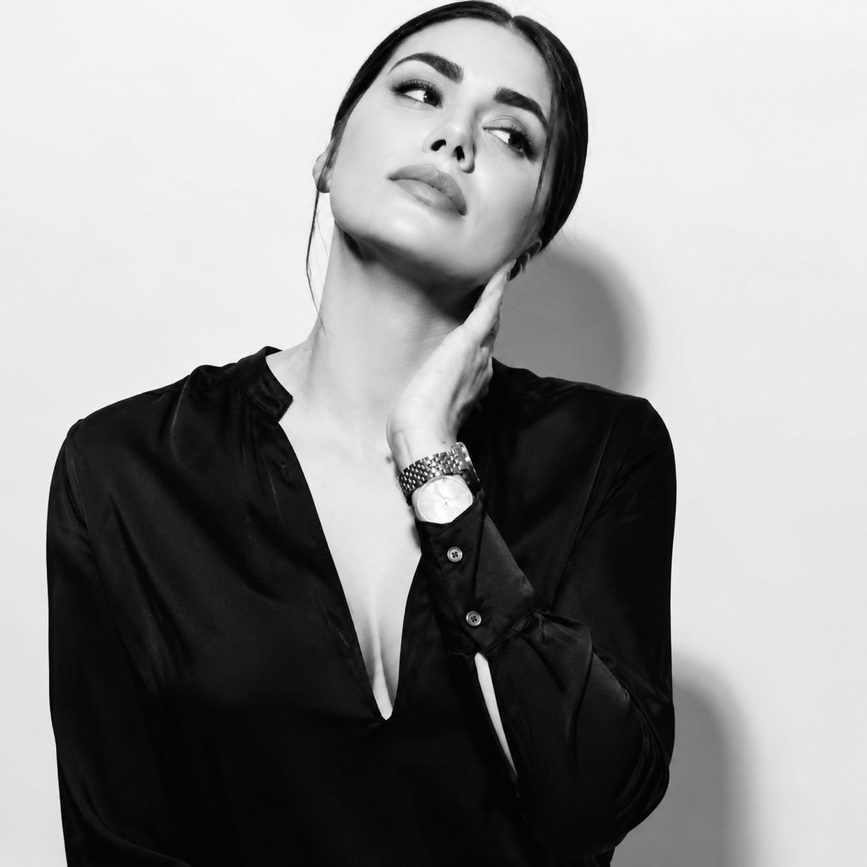 Retrato editorial en blanco y negro