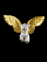Escultura de angel con alas doradas