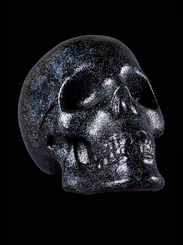 Escultura de craneo brillante