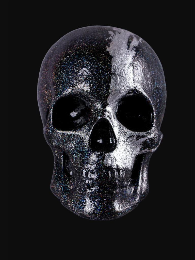 Escultura de craneo brillante